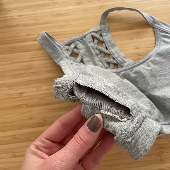 Forever 21 sports bra grey, great material nice and thick sturdy XS-S size - Picture 4 of 8